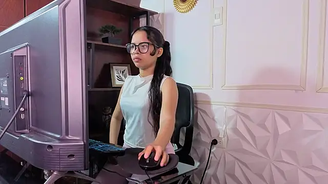 Snapshot of sharon_ivanna12 chatting on 05-02-26, 07:41 sharon ivanna12 online show from 05-02-26, 07:41