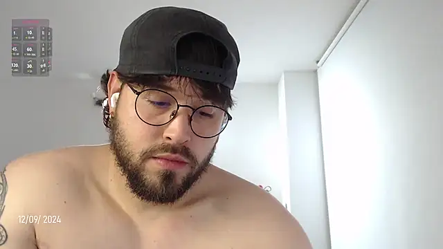 Snapshot of SugaredDigit chatting on 12-10-24, 01:00 SugaredDigit online show from 12-10-24, 01:00