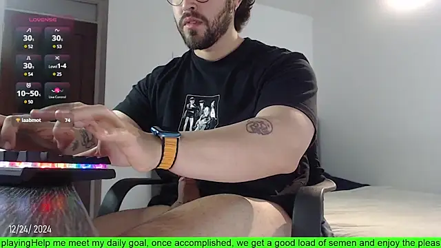 Snapshot of SugaredDigit chatting on 12-24-24, 05:23 SugaredDigit online show from 12-24-24, 05:23