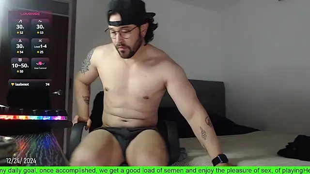 Snapshot of SugaredDigit chatting on 12-24-24, 10:06 SugaredDigit online show from 12-24-24, 10:06