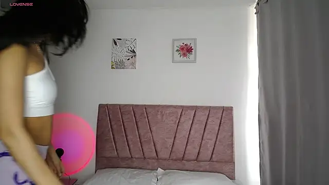 Snapshot of EmmaNova_ chatting on 10-29-25, 03:47 EmmaNova  online show from 10-29-25, 03:47