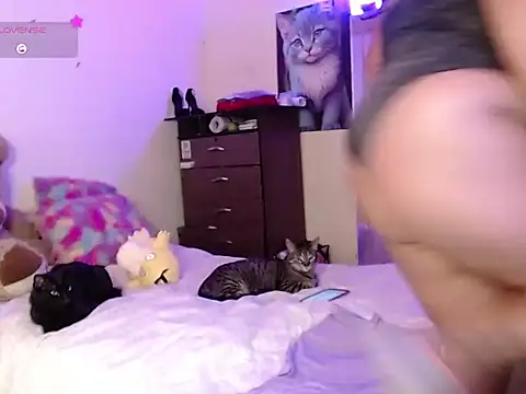 yvonne jlove online show from 10-31-25, 01:28