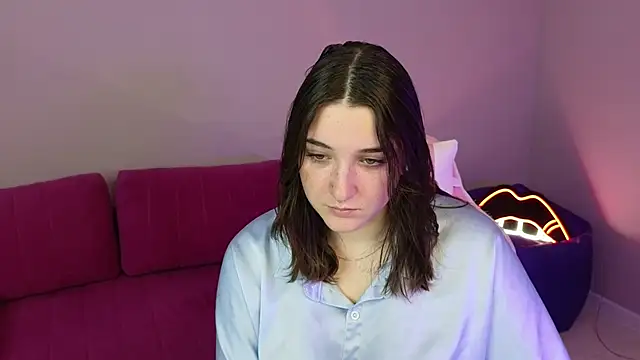 AnnieDodge online show from 10-19-25, 01:17