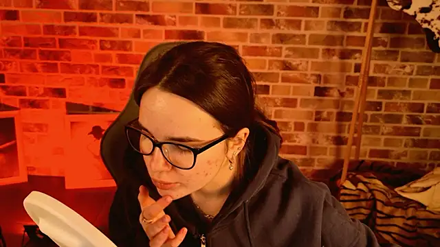 May Bloom online show from 03-01-26, 10:06