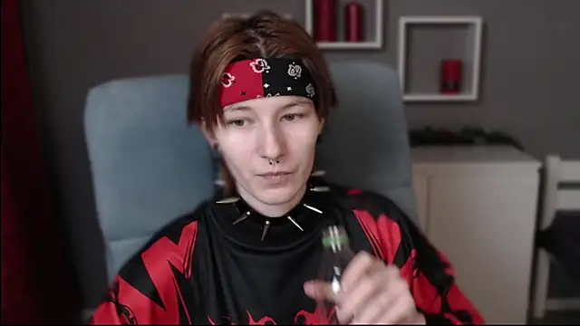 guitarandangell online show from 12-17-25, 06:25