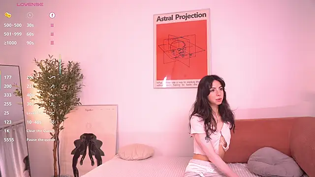 Snapshot of Pheromoon chatting on 06-28-26, 06:08 Pheromoon online show from 06-28-26, 06:08
