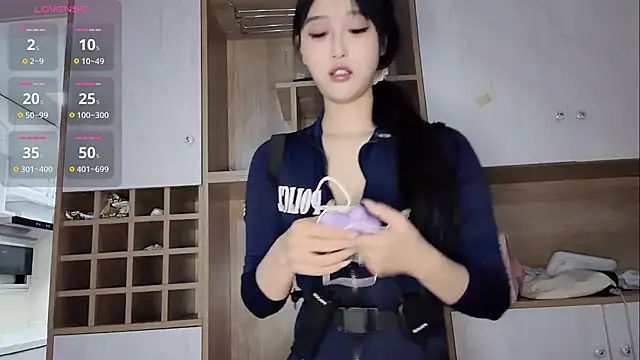 Snapshot of Xiaowen-wen chatting on 12-14-25, 05:07 Xiaowen-wen online show from 12-14-25, 05:07