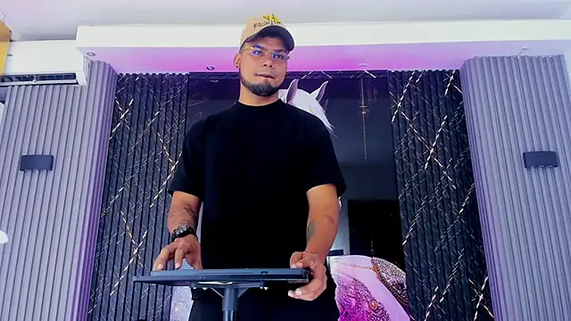 handsome boys22 online show from 11-20-25, 12:38