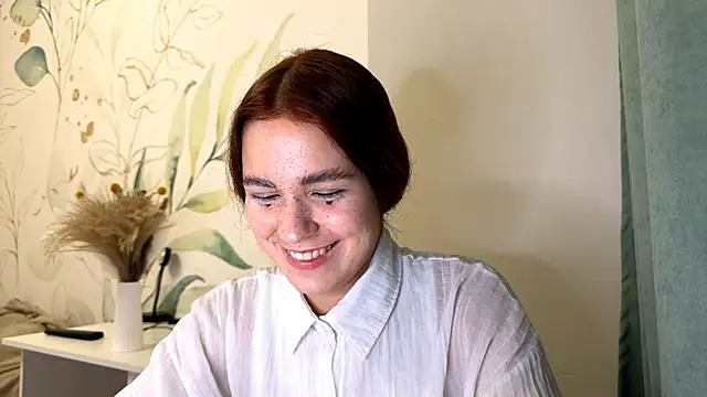 LunaAfrodita online show from 10-28-25, 05:26