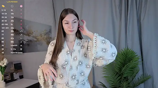 LeishaBeauman online show from 10-20-25, 04:07