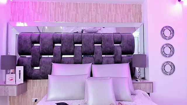 Snapshot of Catalina-Thompson chatting on 10-22-25, 12:16 Catalina-Thompson online show from 10-22-25, 12:16