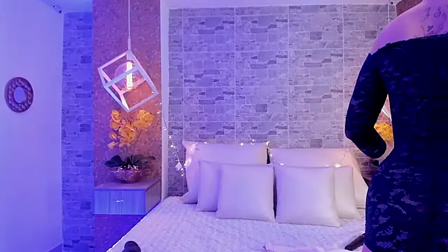 Snapshot of Catalina-Thompson chatting on 11-14-25, 12:15 Catalina-Thompson online show from 11-14-25, 12:15