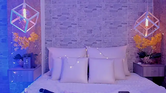 Snapshot of Catalina-Thompson chatting on 11-22-25, 12:04 Catalina-Thompson online show from 11-22-25, 12:04