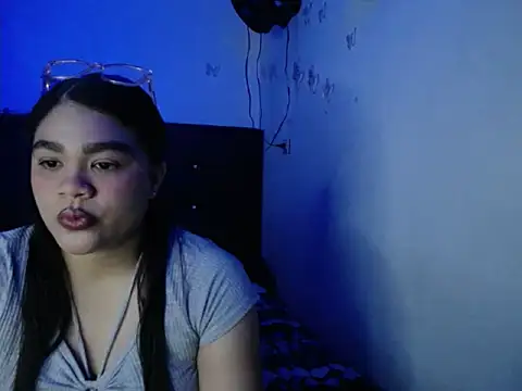 Snapshot of 2moons_full_of_love chatting on 11-21-25, 12:10 2moons full of love online show from 11-21-25, 12:10