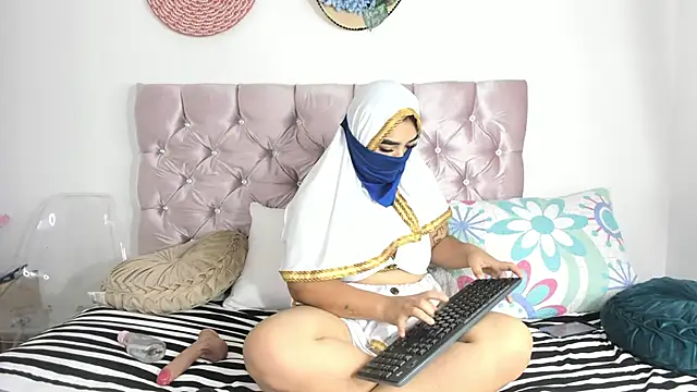 Inaya Khalifa online show from 11-14-25, 03:05