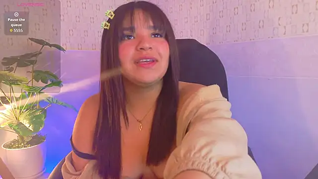 Miia aurora online show from 12-19-25, 11:39