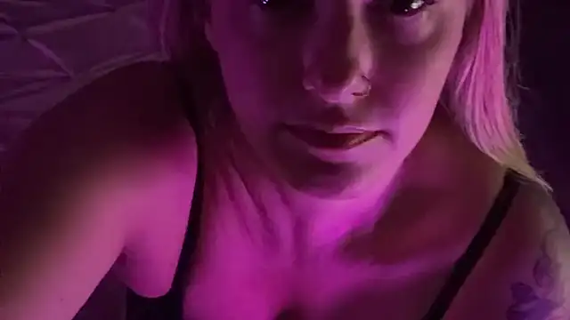 Snapshot of jvixen92 chatting on 10-20-25, 05:08 jvixen92 online show from 10-20-25, 05:08