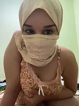 SaraChouchou online show from 10-26-25, 08:48