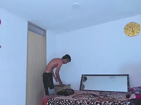 Snapshot of Lian-sex chatting on 10-31-25, 06:53 Lian-sex online show from 10-31-25, 06:53