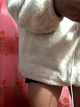 Kylie beem online show from 12-15-25, 01:54