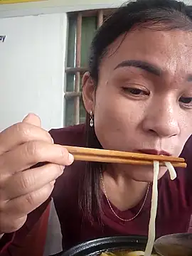 Snapshot of Miube2k chatting on 11-05-25, 01:49 Miube2k online show from 11-05-25, 01:49