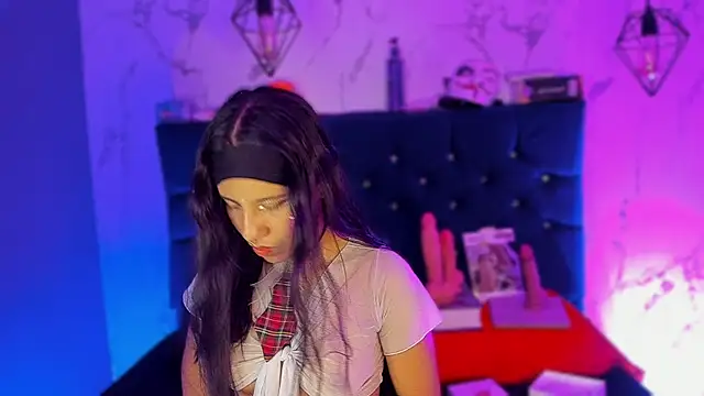 Dakotaa Johnson online show from 11-12-25, 06:41