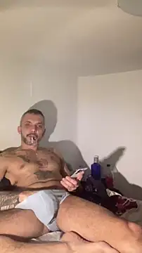 Italmanu85 online show from 11-17-25, 01:00