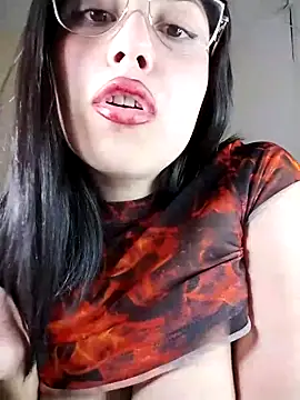 Snapshot of Chinitaaa28 chatting on 10-30-25, 07:32 Chinitaaa28 online show from 10-30-25, 07:32