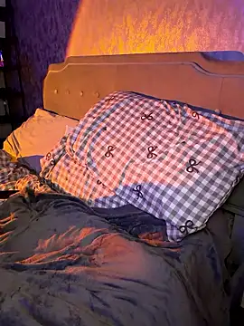 Ellieskyyee1 online show from 03-06-26, 09:22