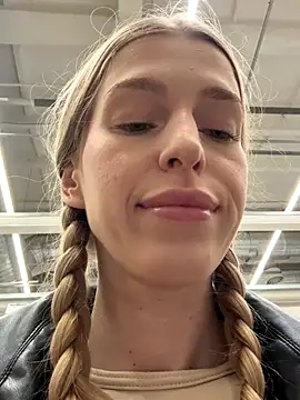 kira mia online show from 12-16-25, 03:39