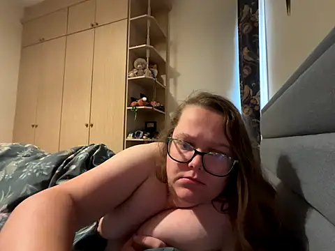 Snapshot of Scarletcum22 chatting on 10-19-25, 08:59 Scarletcum22 online show from 10-19-25, 08:59