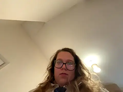 Snapshot of Scarletcum22 chatting on 10-27-25, 10:19 Scarletcum22 online show from 10-27-25, 10:19