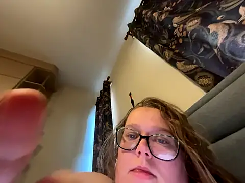 Snapshot of Scarletcum22 chatting on 10-30-25, 07:43 Scarletcum22 online show from 10-30-25, 07:43