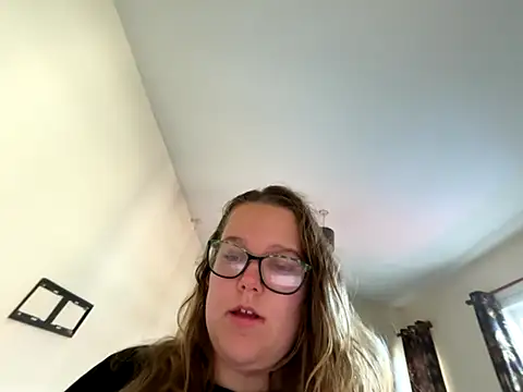 Snapshot of Scarletcum22 chatting on 11-02-25, 08:28 Scarletcum22 online show from 11-02-25, 08:28