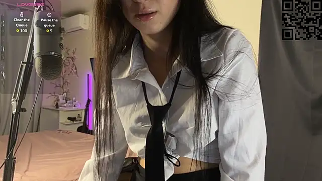 ella simons online show from 11-06-25, 01:06