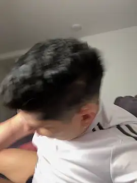 Snapshot of gabriel_2710 chatting on 11-02-25, 06:27 gabriel 2710 online show from 11-02-25, 06:27