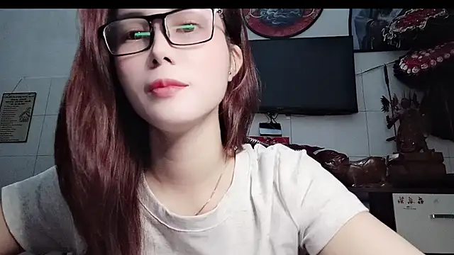 Snapshot of Family-Lovee chatting on 04-23-26, 03:36 Family-Lovee online show from 04-23-26, 03:36