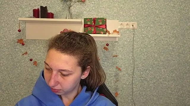 CuteEllii online show from 12-16-25, 05:12