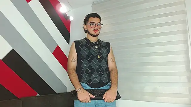 Zac Golden online show from 02-07-26, 01:48