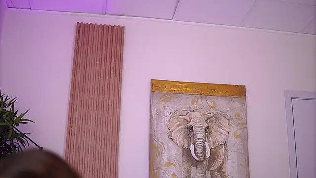 LaraSynn online show from 11-16-25, 09:26