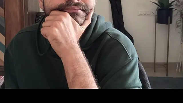 Snapshot of MakeMeAwareAah chatting on 01-12-26, 05:12 MakeMeAwareAah online show from 01-12-26, 05:12