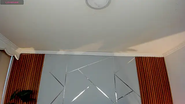 camilaa lux online show from 11-08-25, 01:00