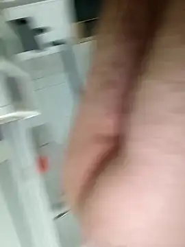 Snapshot of OffshoreCenterline3 chatting on 10-23-25, 12:10 OffshoreCenterline3 online show from 10-23-25, 12:10