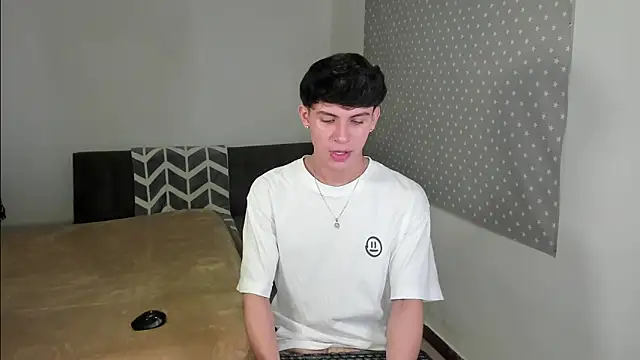 Snapshot of Will_starr chatting on 06-17-26, 03:42 Will starr online show from 06-17-26, 03:42