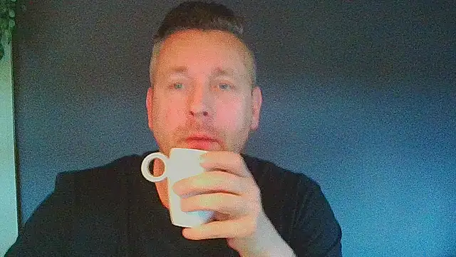 Snapshot of Woody_Longbong chatting on 10-21-25, 08:26 Woody Longbong online show from 10-21-25, 08:26