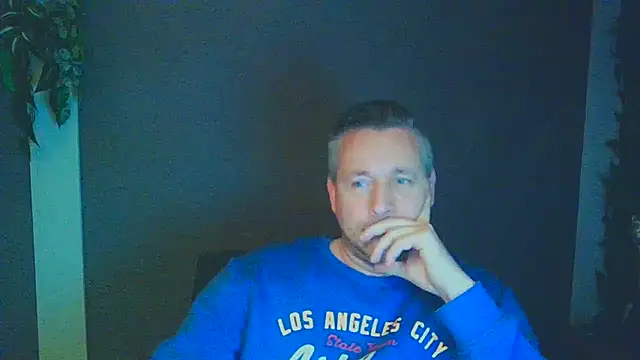 Snapshot of Woody_Longbong chatting on 11-04-25, 05:34 Woody Longbong online show from 11-04-25, 05:34