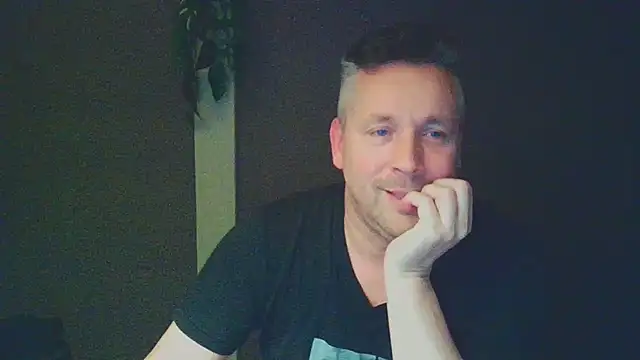 Snapshot of Woody_Longbong chatting on 11-12-25, 05:35 Woody Longbong online show from 11-12-25, 05:35