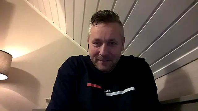 Snapshot of Woody_Longbong chatting on 11-18-25, 06:01 Woody Longbong online show from 11-18-25, 06:01