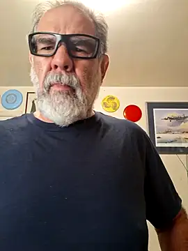 Snapshot of pena633 chatting on 05-03-26, 04:24 pena633 online show from 05-03-26, 04:24