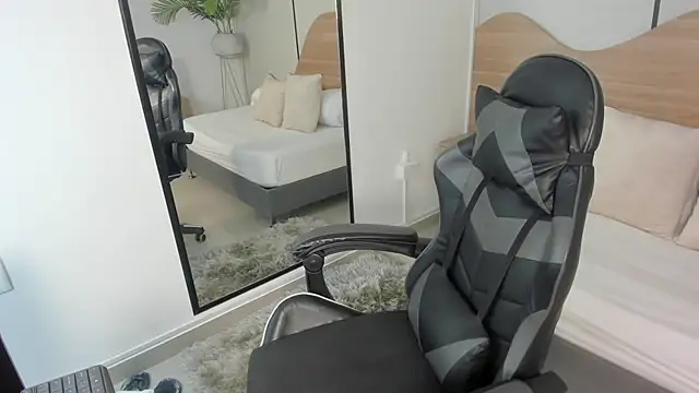 mia collins96 online show from 11-26-25, 02:45